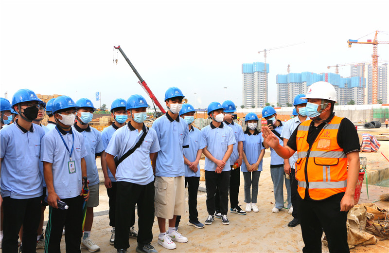 2022年5月6日，第二届“现代学徒制·中天班”第二期专题培训召开。为理论与现场结合，广西生态工程职业技术学院的30名学生金沙电竞 - 下载安卓版appv5.2.7八建柳州万科城怡璟项目。